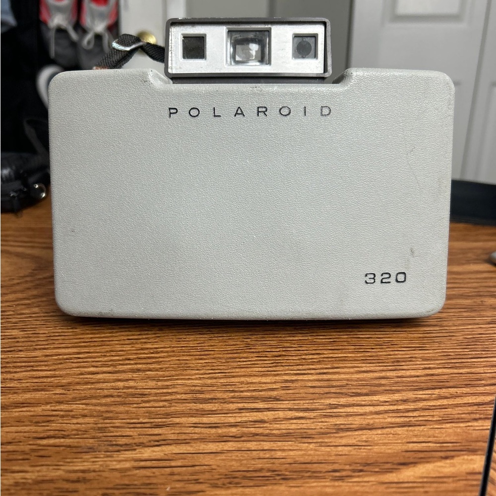 Polaroid 320 Camera in Gray